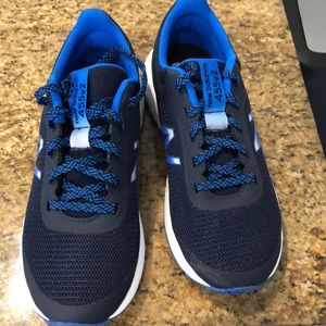Boys New Balance sneakers new without tags